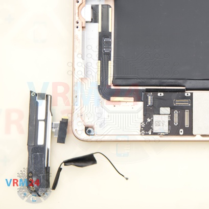How to disassemble Apple iPad 9.7'' (6th generation), Step 11/2