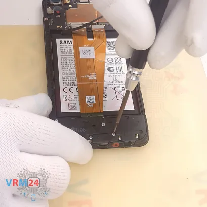 How to disassemble Samsung Galaxy A04 SM-A045, Step 7/3