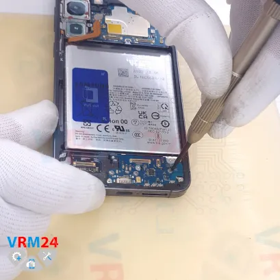 How to disassemble Samsung Galaxy S24+ SM-S921, Step 10/3