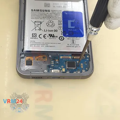 Как разобрать Samsung Galaxy S23 FE SM-S711, Шаг 11/3