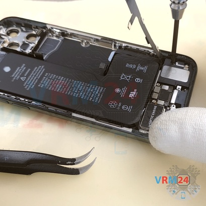 Cómo desmontar Apple iPhone 11 Pro, Paso 16/3