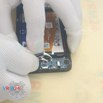 How to disassemble Samsung Galaxy A14 SM-A145, Step 11/3