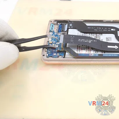 How to disassemble Samsung Galaxy S21 SM-G991, Step 9/3