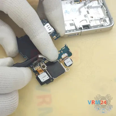 Как разобрать Samsung Galaxy S24 FE SM-S721, Шаг 19/3