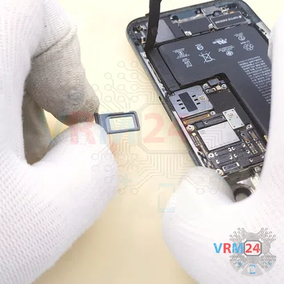 How to disassemble Apple iPhone 11 Pro, Step 2/4