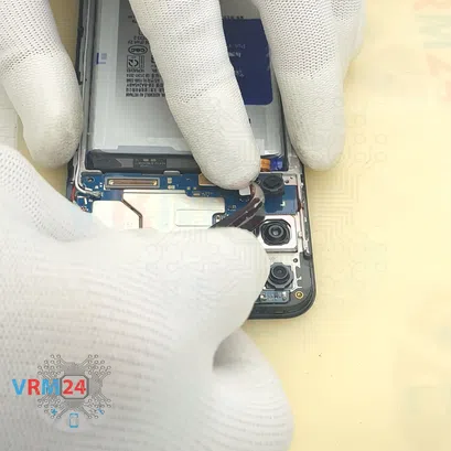 How to disassemble Samsung Galaxy A24 SM-A245, Step 12/4