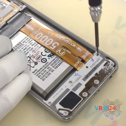 How to disassemble Samsung Galaxy M32 SM-M325, Step 4/4