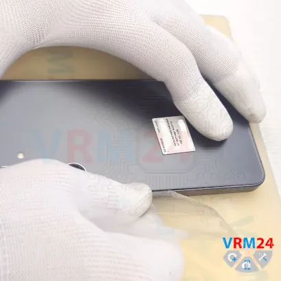 How to disassemble Samsung Galaxy S24+ SM-S921, Step 3/4