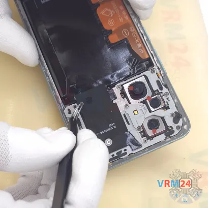 How to disassemble HONOR 200, Step 5/4