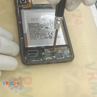 How to disassemble Samsung Galaxy S21 FE SM-G990, Step 11/3