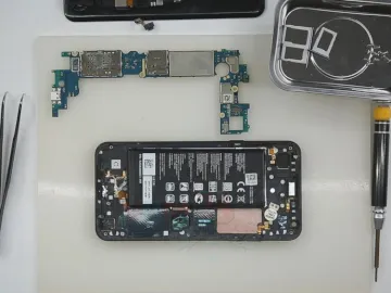 How to disassemble LG Q6α M700