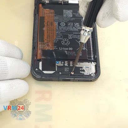 How to disassemble Xiaomi 13, Step 10/3