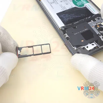 How to disassemble vivo V21e, Step 2/4