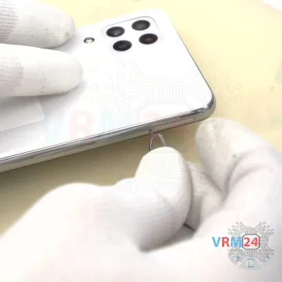 How to disassemble Samsung Galaxy M32 SM-M325, Step 2/3