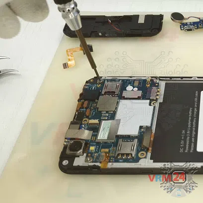 How to disassemble LEAGOO M13, Step 15/3
