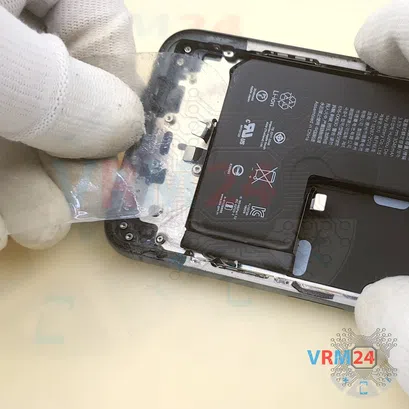 How to disassemble Apple iPhone 11 Pro, Step 15/7