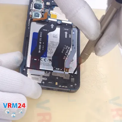 How to disassemble Samsung Galaxy S24+ SM-S921, Step 7/3