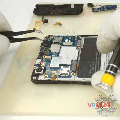 How to disassemble LEAGOO M13, Step 17/3