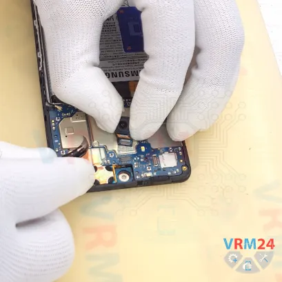 How to disassemble Samsung Galaxy M55 SM-M556, Step 13/4