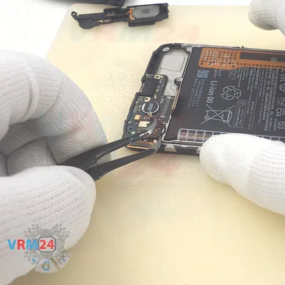 How to disassemble Xiaomi POCO M4 Pro, Step 11/3