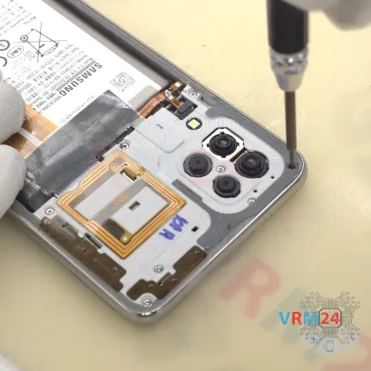 How to disassemble Samsung Galaxy M32 SM-M325, Step 4/3