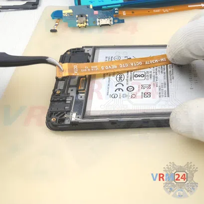 How to disassemble Samsung Galaxy M21 SM-M215, Step 10/4