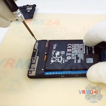 How to disassemble Samsung Galaxy A01 Core SM-A013, Step 4/4