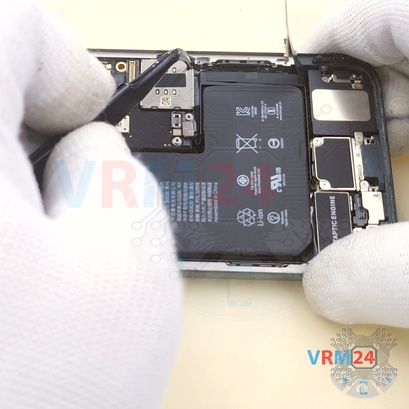 How to disassemble Apple iPhone 11 Pro, Step 13/3