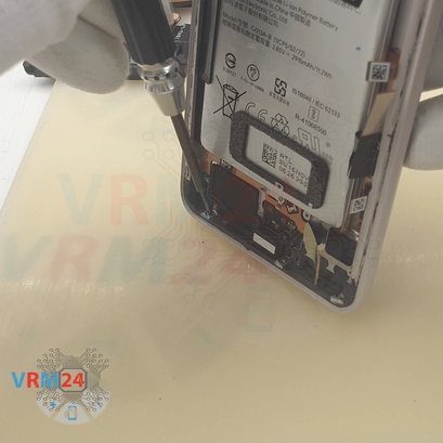 How to disassemble Google Pixel 3, Step 22/2