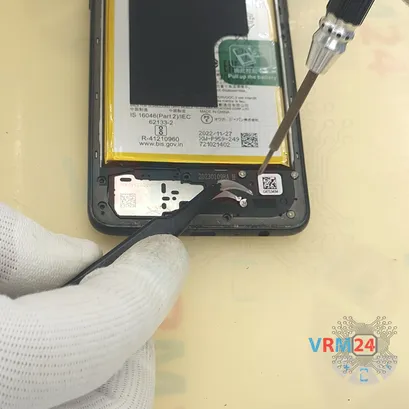 How to disassemble Oppo Reno8 T, Step 5/3