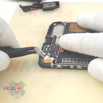 How to disassemble Xiaomi POCO M4 Pro, Step 10/2