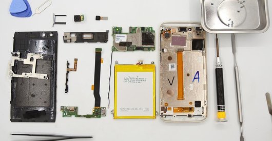 Como desmontar Alcatel OT Idol Alpha 6032X por si mesmo