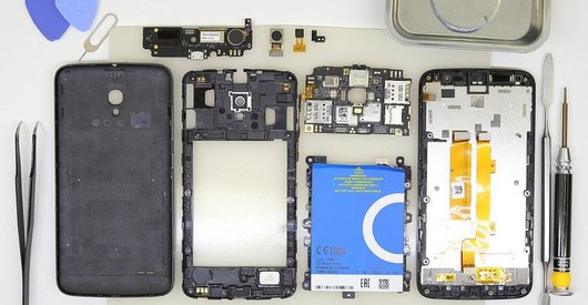 Como desmontar Alcatel OT POP 2 7043K por si mesmo