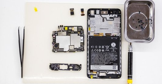 How to disassemble HTC Desire 728