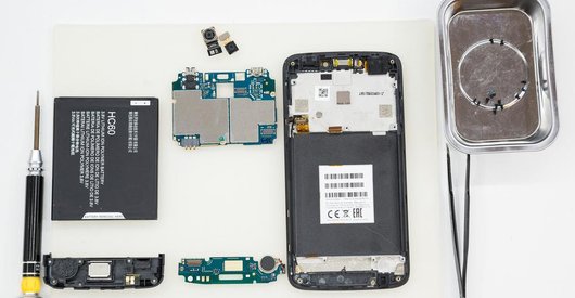 Como desmontar Motorola Moto C Plus XT1723 por si mesmo