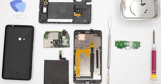 Como desmontar Nokia Lumia 625 RM-941 por si mesmo