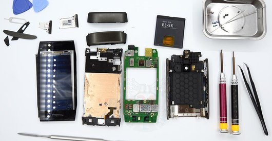 Como desmontar Nokia X7 (X7-00) RM-707 por si mesmo