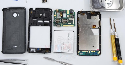 Como desmontar Philips Xenium W732 por si mesmo