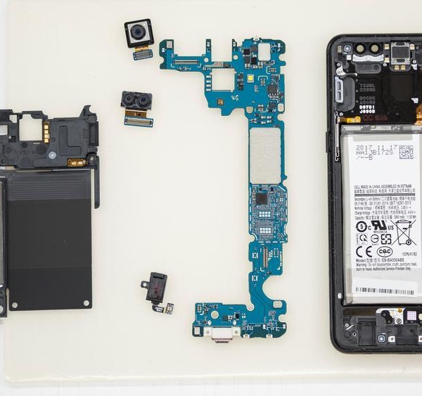 Samsung Galaxy A8 (2018) SM-A530