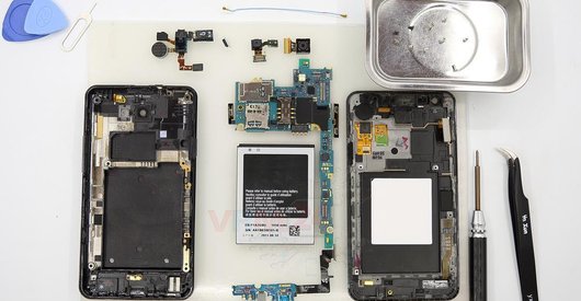Como desmontar Samsung Galaxy R GT-i9103 por si mesmo
