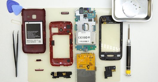 Como desmontar Samsung Wave Y GT-S5380 por si mesmo