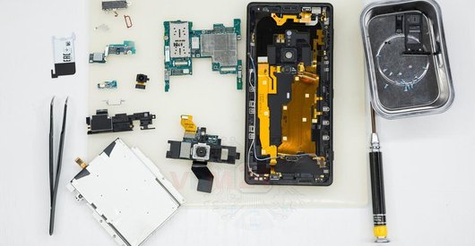 How to disassemble Sony Xperia XZ2