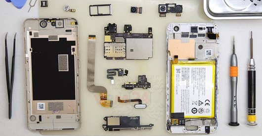 How to disassemble ZTE Blade V8