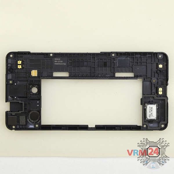 Dans la coque intermédiaire