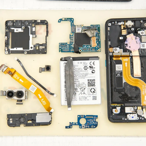 Asus ZenFone 8 I006D