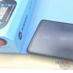 Открываем заднюю крышку