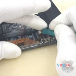 Отсоединяем коннектор аккумуляторной батареи