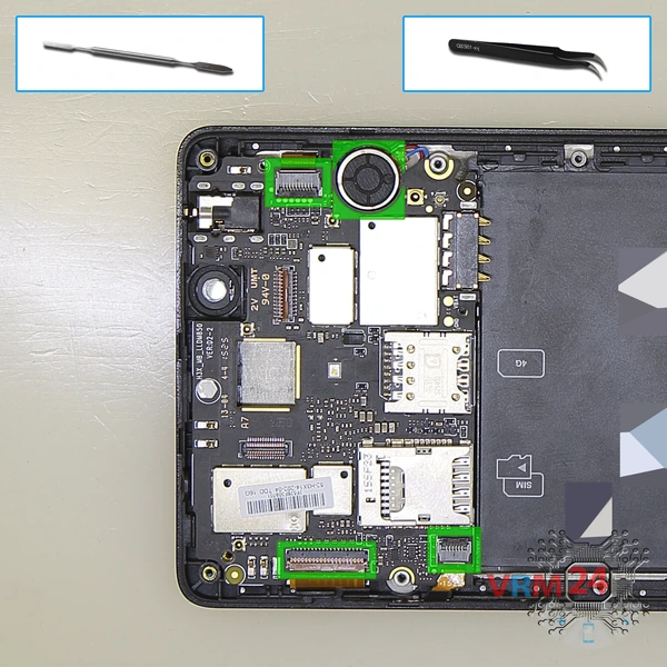 Отсоединяем коннекторы