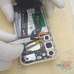Отсоединяем коннектор аккумуляторной батареи