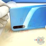 Открываем заднюю крышку